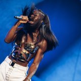 Ouvertement homosexuel et toujours en tenues flamboyantes, Lil Nas X a rapidement détonné dans le monde du rap (archives). KEYSTONE/VALENTIN FLAURAUD